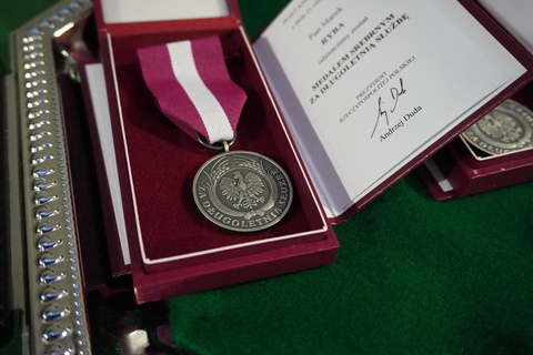 Nagroda Wielkopolskiego Kuratora Oświaty oraz Medale za Długoletnią Służbę dla pracowników ZSO Włoszakowice.