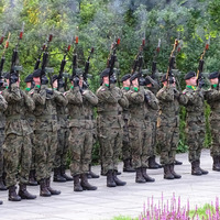 Uroczysty capstrzyk z okazji Święta Patrona Szkoły Branżowej