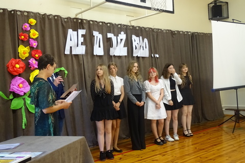 Zakończenie roku szkolnego w liceum.