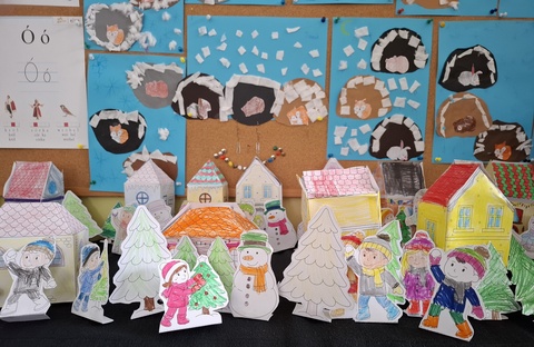 Kartonowe miasteczko w klasie 1 b