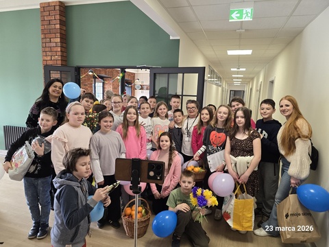 Wizyta klasy 4a w Domu Seniora